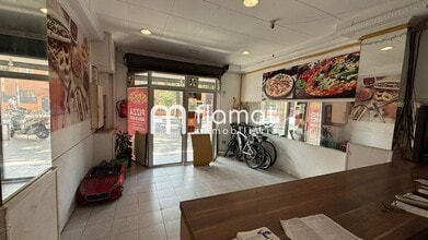 Retail in Barcelona, Barcelona for lease Interior Photo- Image 2 of 9