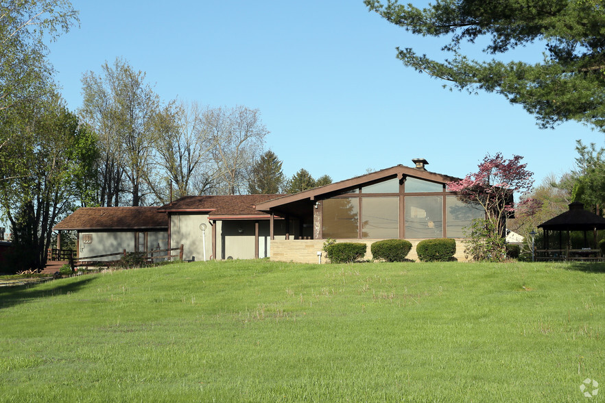 1034 Ghent Rd, Akron, OH for sale - Building Photo - Image 2 of 12