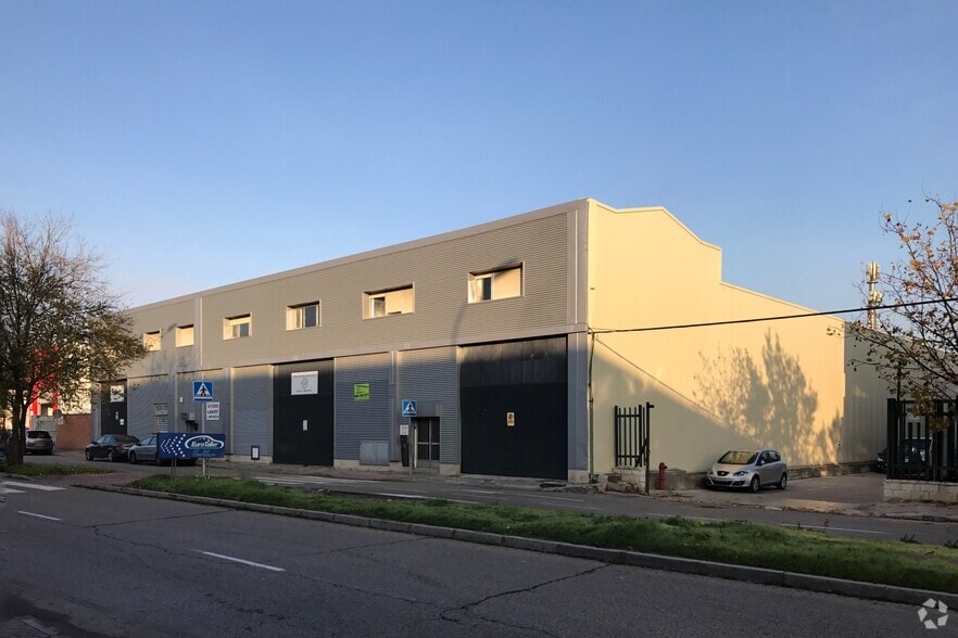 Calle de la Resina, 28, Madrid, Madrid for sale - Primary Photo - Image 1 of 5