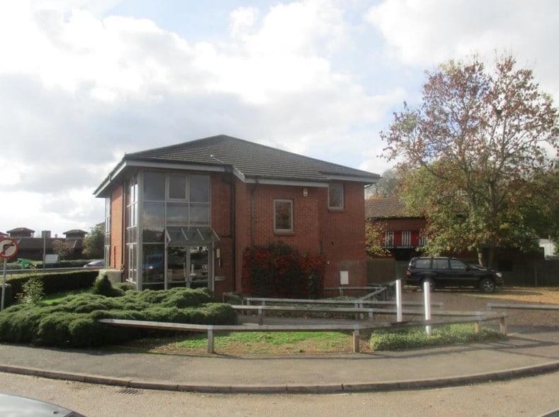 500 Goldington Rd, Bedford for sale - Primary Photo - Image 1 of 1