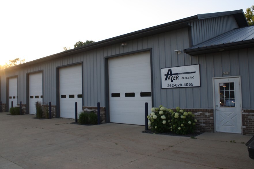 1710 Wolf Rd, Richfield, WI 53076