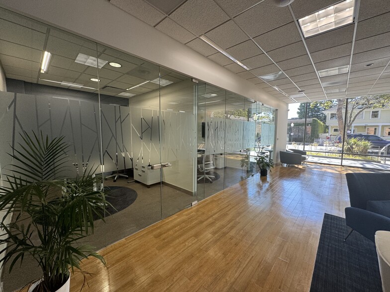 567 University Ave, Palo Alto, CA for lease - Interior Photo - Image 3 of 22