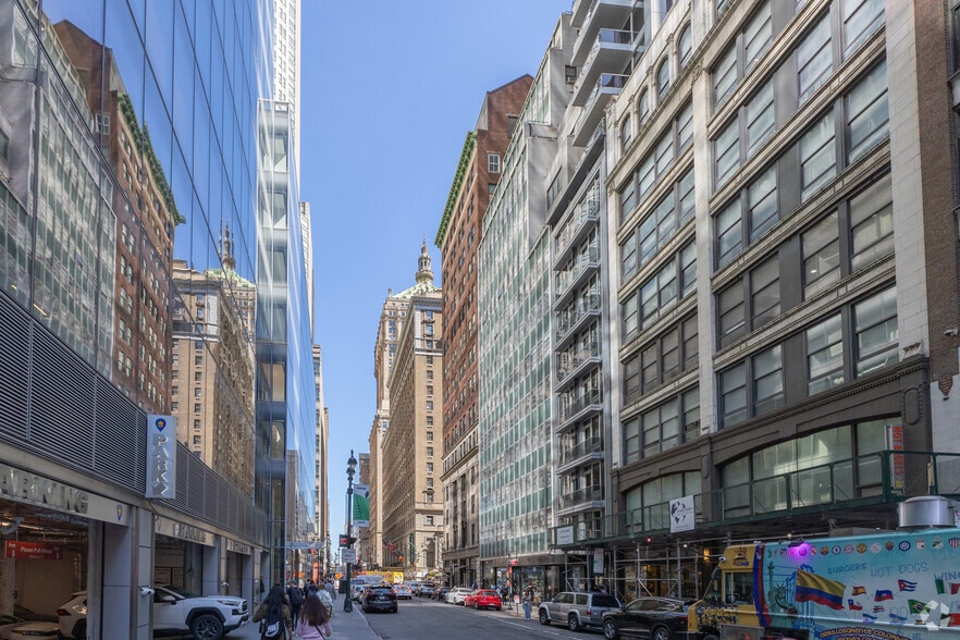 20 E 46th St, New York, NY for lease - Building Photo - Image 1 of 6