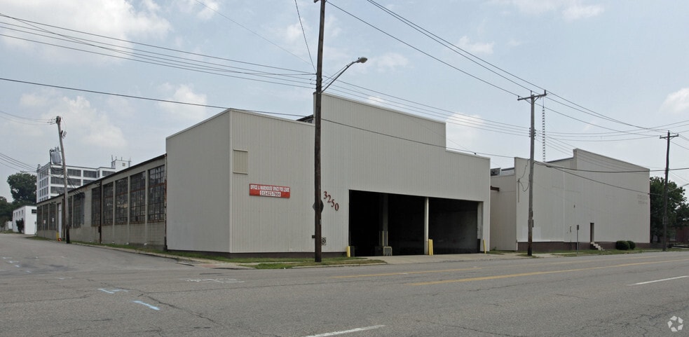 3250 Spring Grove Ave, Cincinnati, OH for sale - Primary Photo - Image 1 of 4