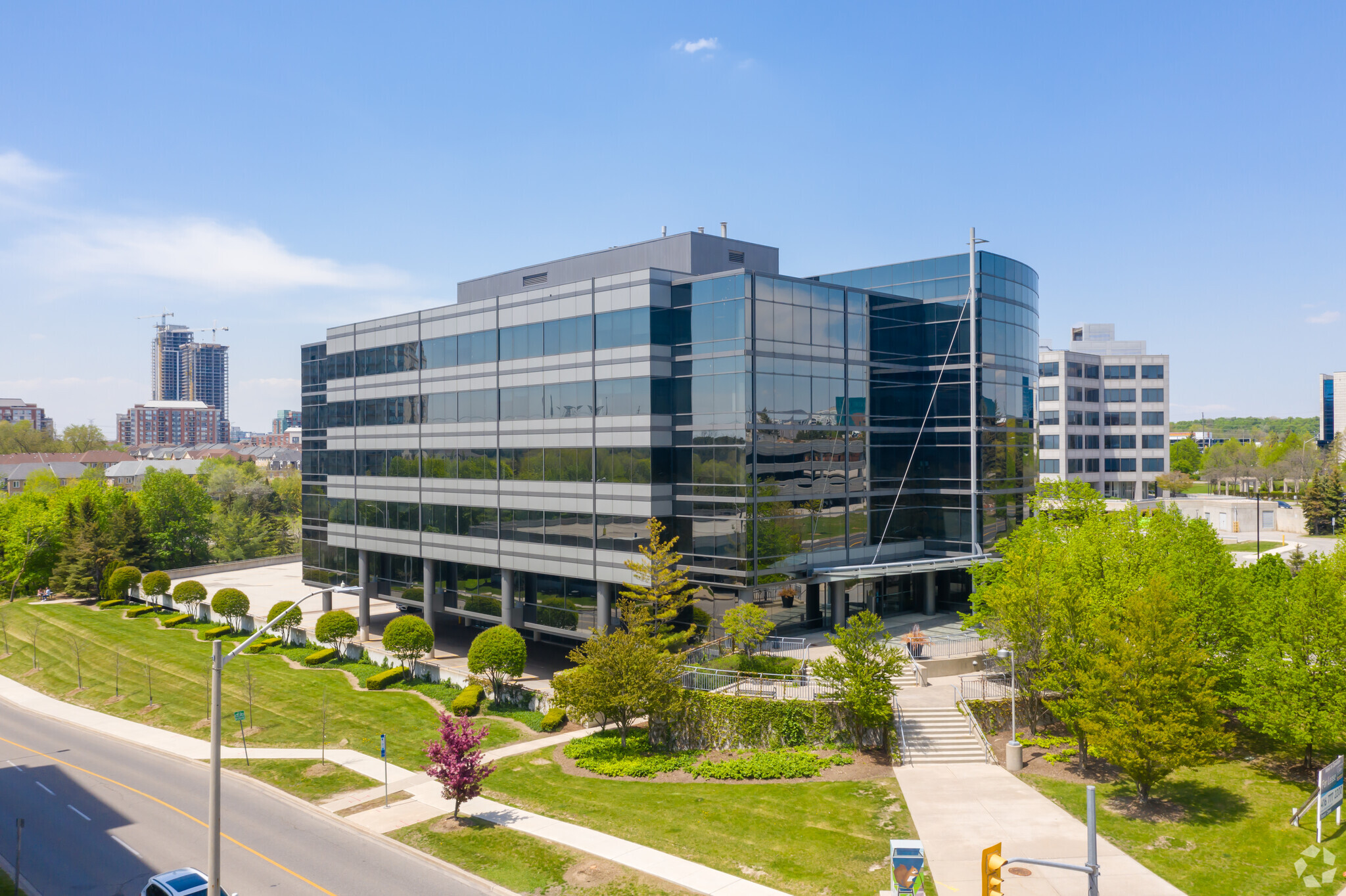 165 Commerce Valley Dr W, Markham, ON for lease Building Photo- Image 1 of 8