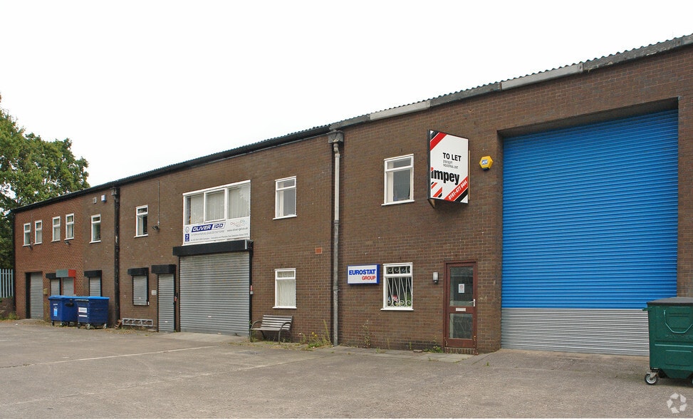 Pepper Rd, Stockport for lease - Building Photo - Image 3 of 4