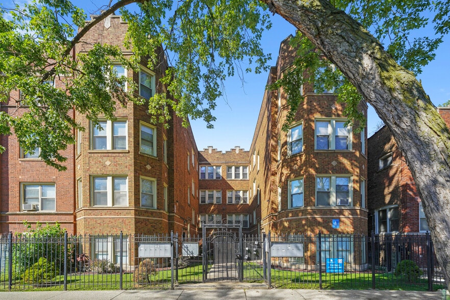 7150 S Cornell Ave, Chicago, IL for sale - Building Photo - Image 1 of 41