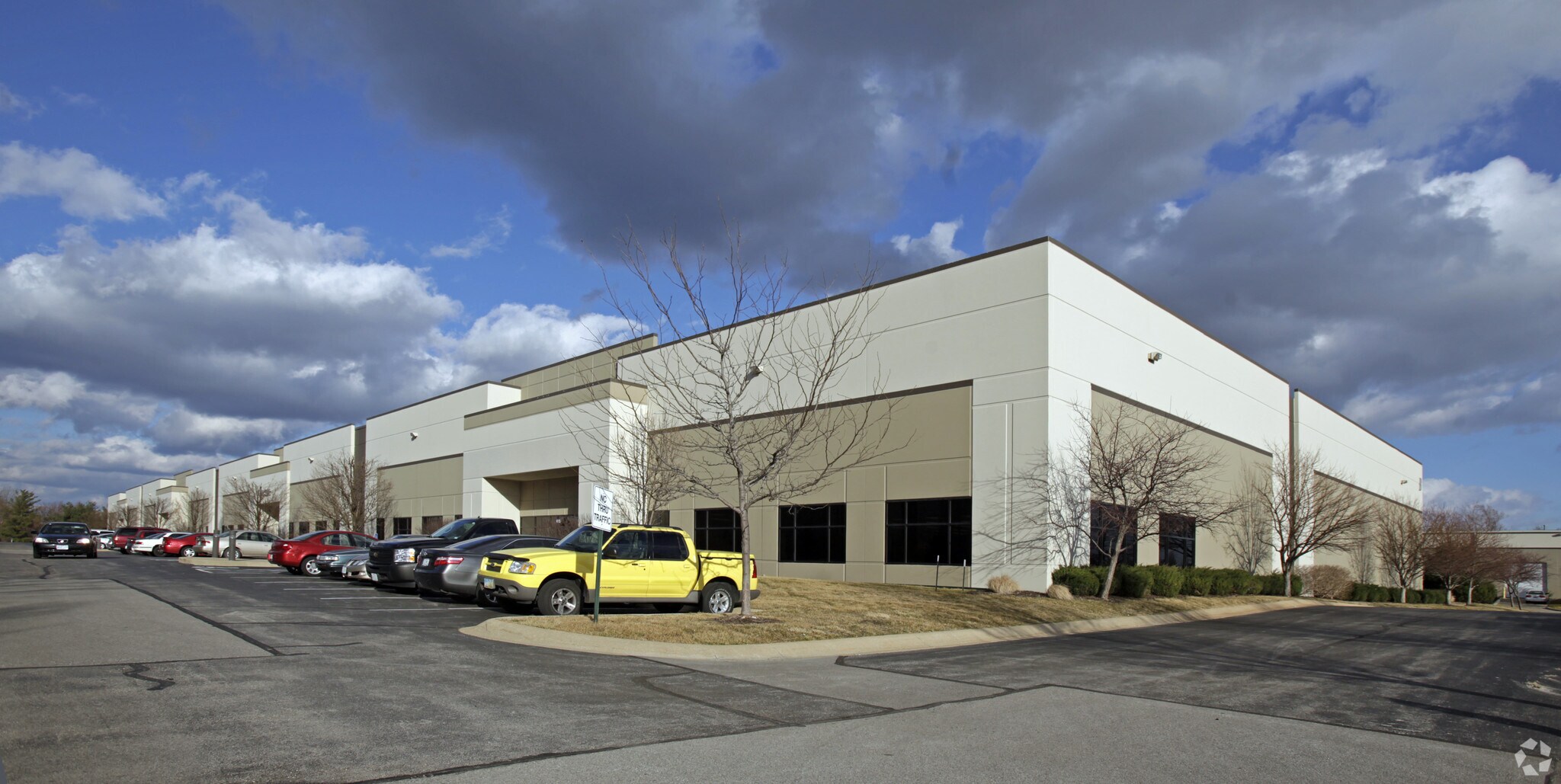 613-627 Lambert Pointe Dr, Hazelwood, MO for sale Primary Photo- Image 1 of 1