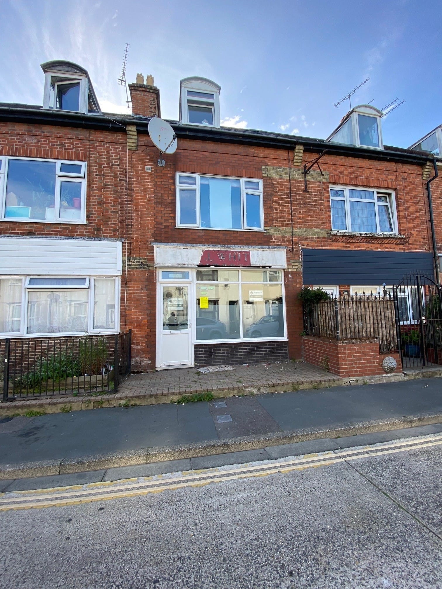 10 Bayford Rd, Littlehampton for sale Primary Photo- Image 1 of 1