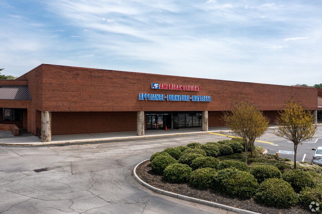 9305 Kingston Pike, Knoxville, TN 37922