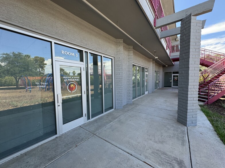 2645 N 24th St, Phoenix, AZ for lease - Building Photo - Image 2 of 5