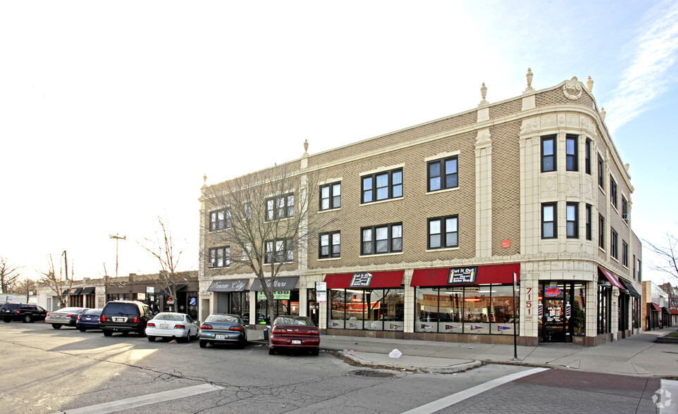 7151 N Neva Ave, Chicago, IL for lease - Building Photo - Image 1 of 6