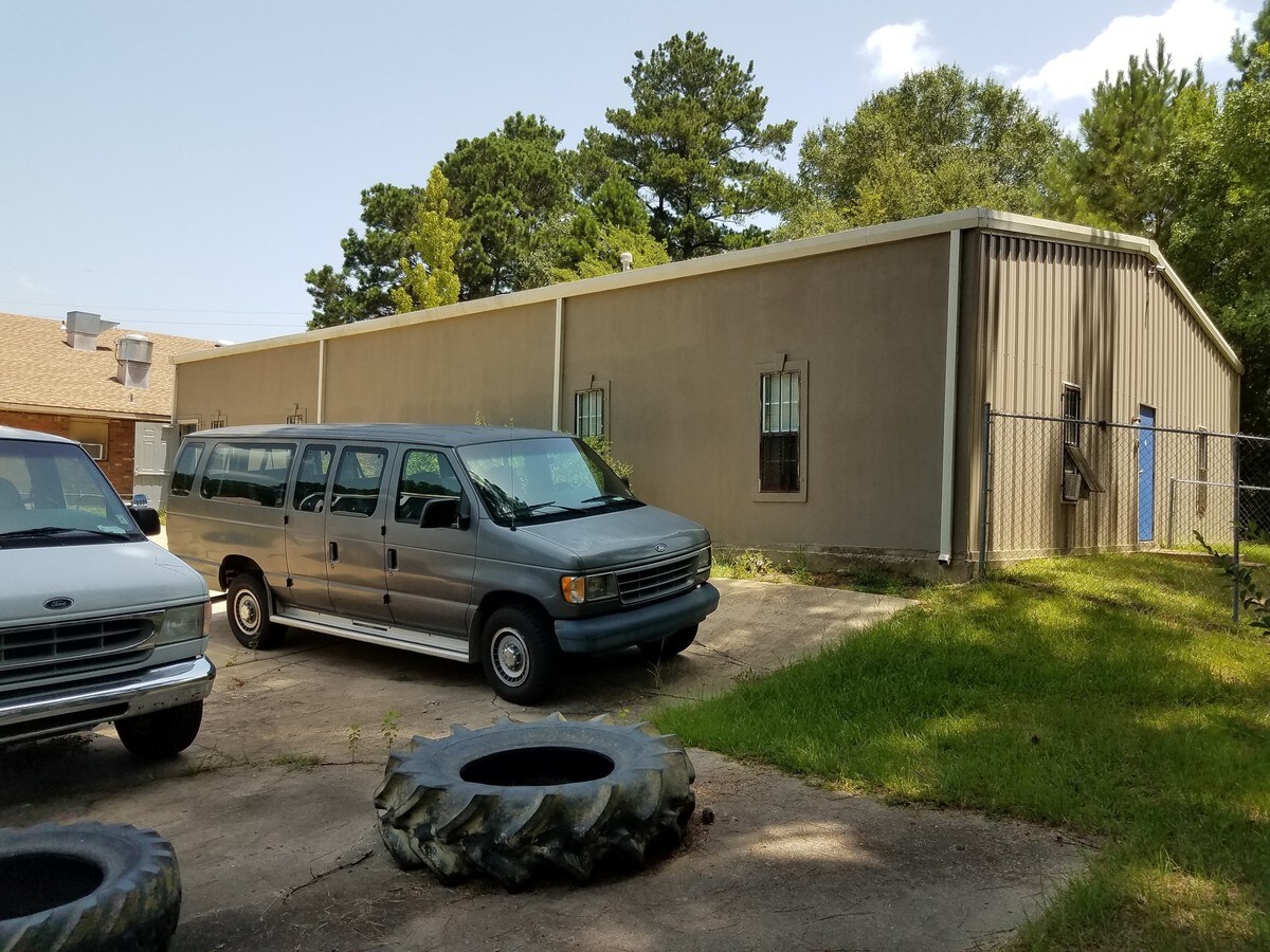 1531 Raymond Rd, Jackson, MS 39204