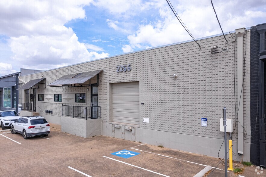2266-2268 Monitor St, Dallas, TX for lease - Building Photo - Image 3 of 8
