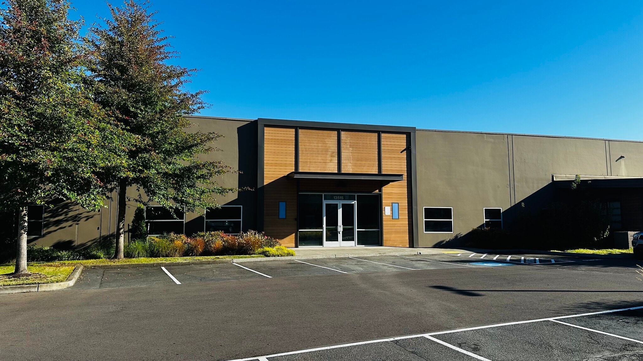 13475-13575 SW Millikan Way, Beaverton, OR for lease Building Photo- Image 1 of 1