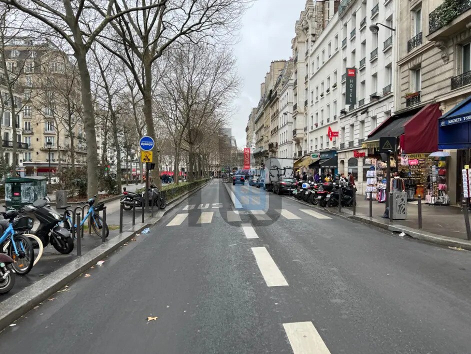 Retail in Paris for lease Building Photo- Image 1 of 4