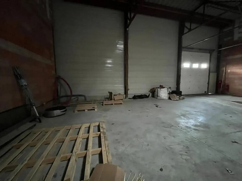 Retail in Besançon for lease - Interior Photo - Image 3 of 5