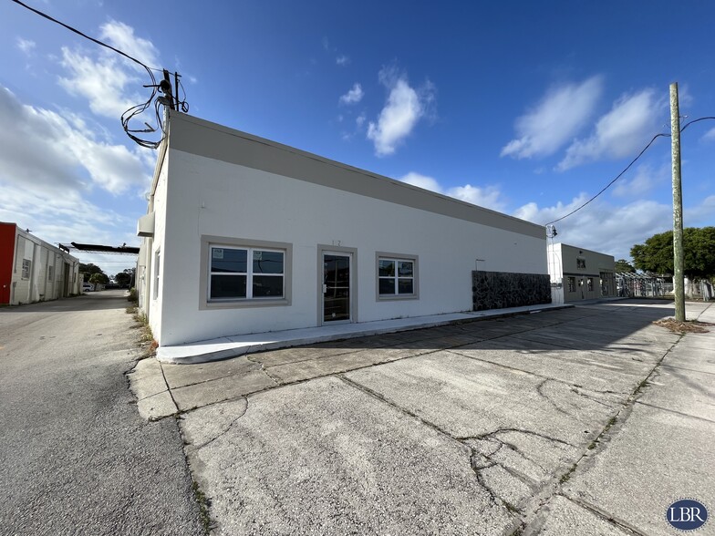 1029 Aurora Rd, Melbourne, FL for lease - Building Photo - Image 2 of 3