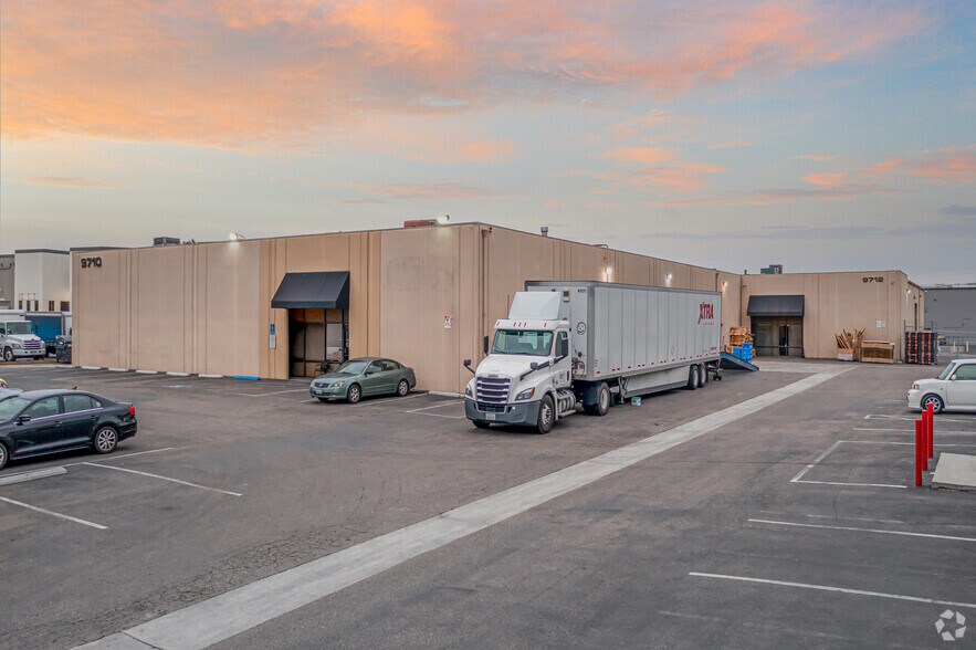 9710-9712 Distribution Ave, San Diego, CA for lease - Building Photo - Image 1 of 27