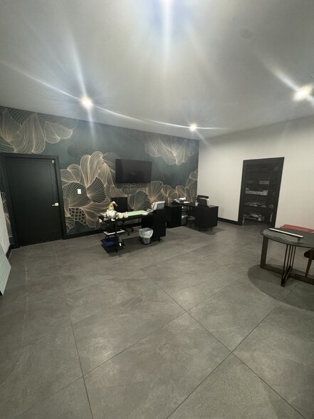 121 W 6th St, Justin, TX for sale - Building Photo - Image 3 of 12