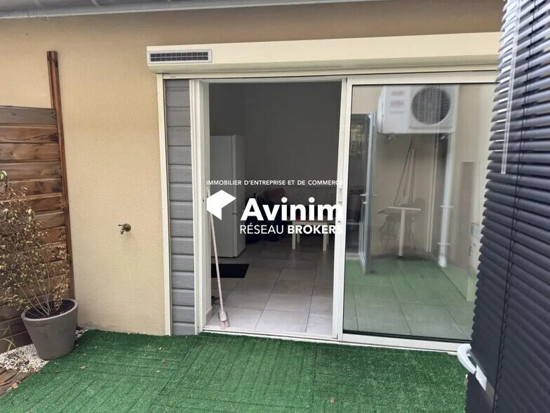 Retail in Chaponost for lease - Building Photo - Image 3 of 8