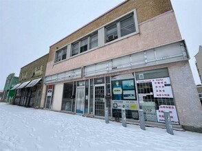 1602-1606 Centre St NE, Calgary, AB for lease Building Photo- Image 1 of 6