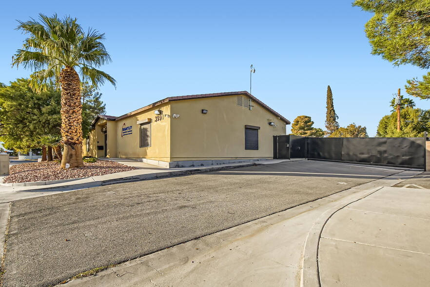 3990 W Vegas Dr, Las Vegas, NV for sale - Building Photo - Image 2 of 29