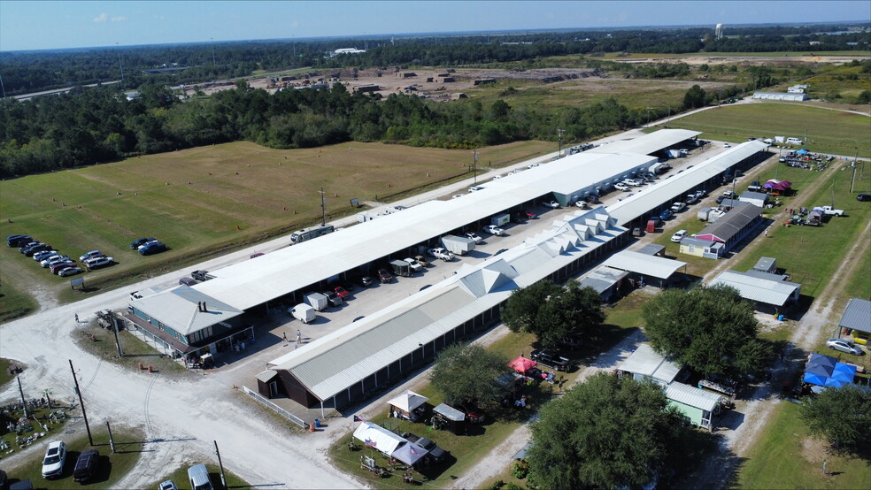 14902 FM 1663 Rd, Winnie, TX for sale - Primary Photo - Image 1 of 5