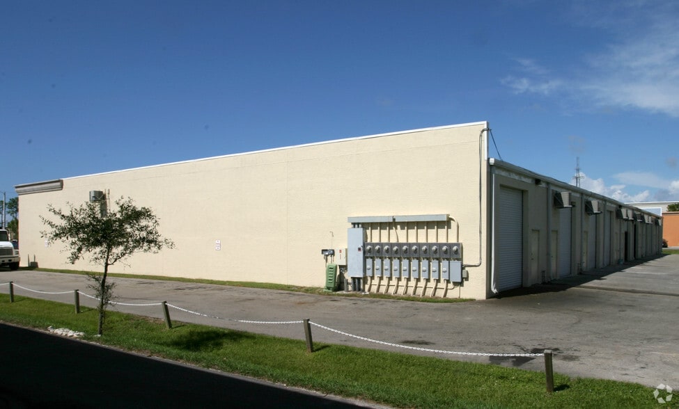 1076 Business Ln, Naples, FL for sale - Building Photo - Image 2 of 44