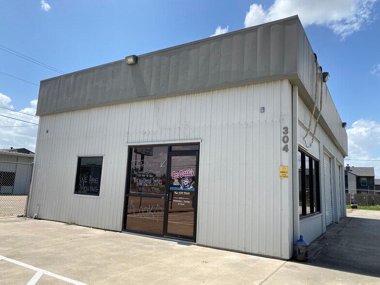 304 E Mockingbird Ln, Victoria, TX for sale - Primary Photo - Image 1 of 1