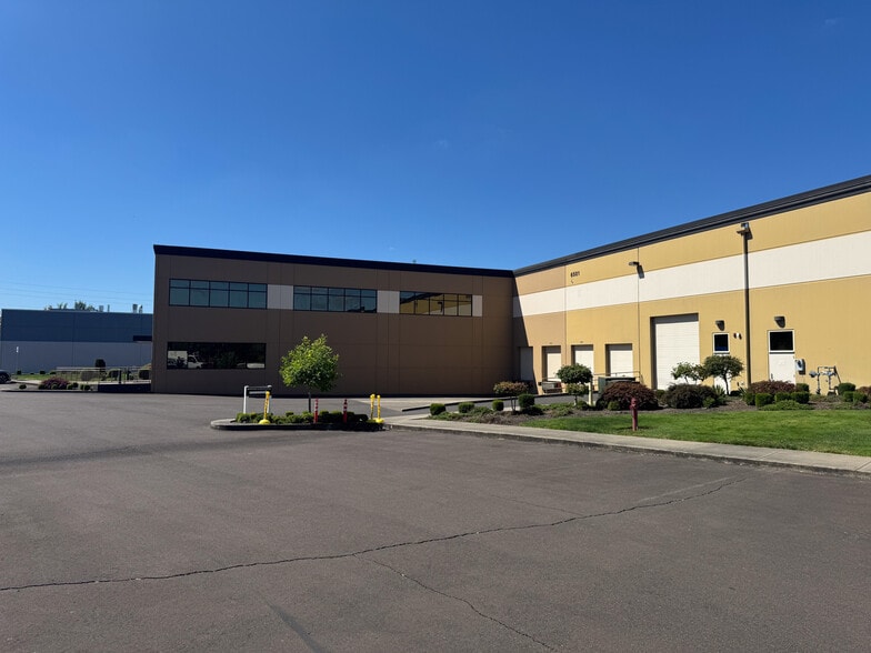 6501 NE Croeni Ave, Hillsboro, OR for lease - Building Photo - Image 2 of 9