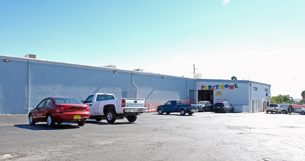 6440 Gateway Blvd E, El Paso, TX for lease - Building Photo - Image 2 of 4