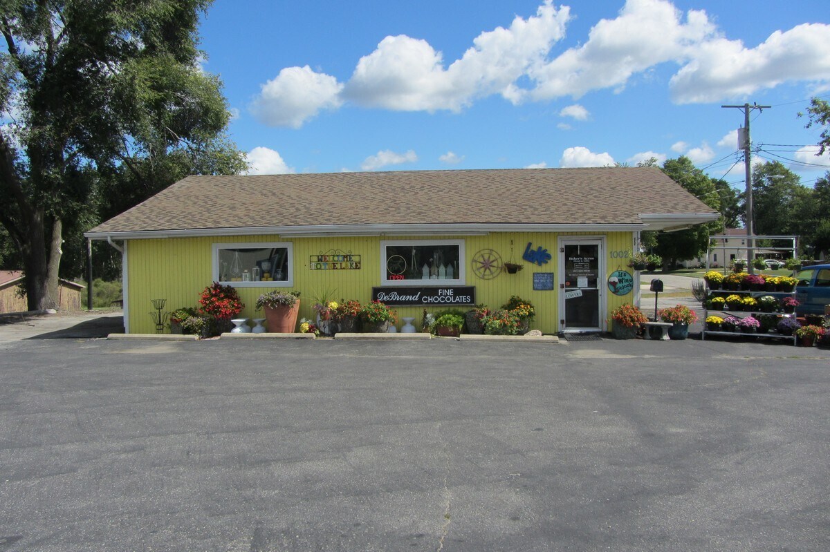 1002 N Wayne St, Angola, IN for sale Building Photo- Image 1 of 1