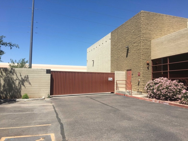 264 S Hamilton Pl, Gilbert, AZ for lease - Building Photo - Image 3 of 16