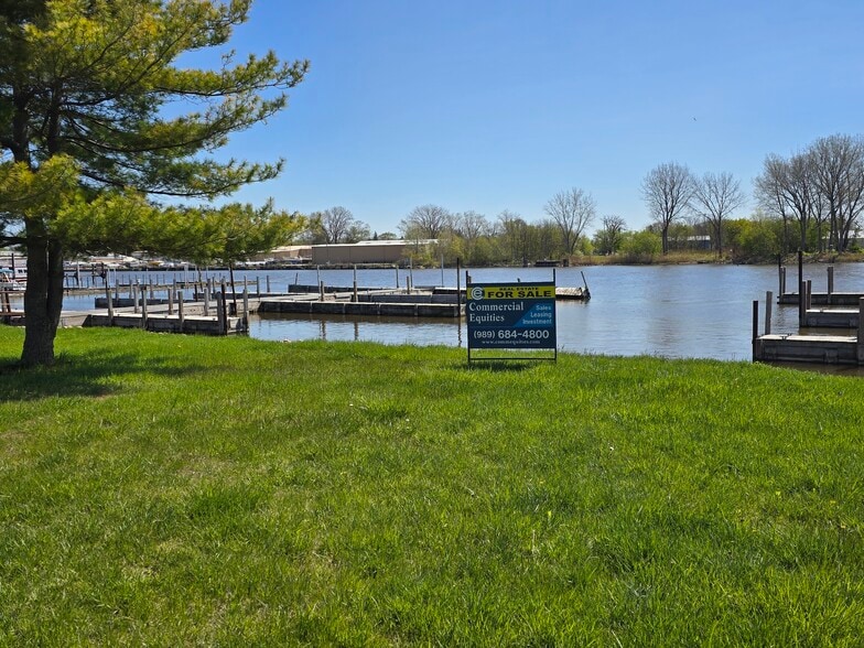 1251 Evergreen Dr, Bay City, MI for sale - Building Photo - Image 3 of 15