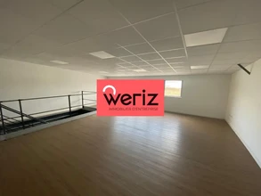 Flex in Éguilles for lease Interior Photo- Image 1 of 2