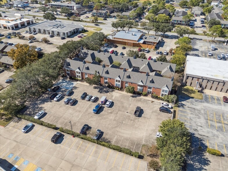 16815 Royal Crest Dr, Houston, TX for lease - Building Photo - Image 2 of 15