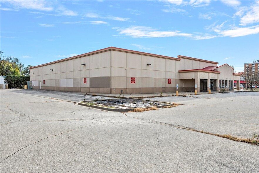 920 E North Grand Ave, Springfield, IL for lease - Building Photo - Image 2 of 19