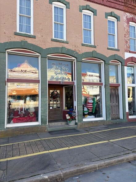 145 E Main St, Sedan, KS for sale - Building Photo - Image 2 of 35