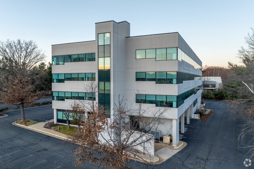 11251 Roger Bacon Dr, Reston, VA for lease - Building Photo - Image 3 of 6