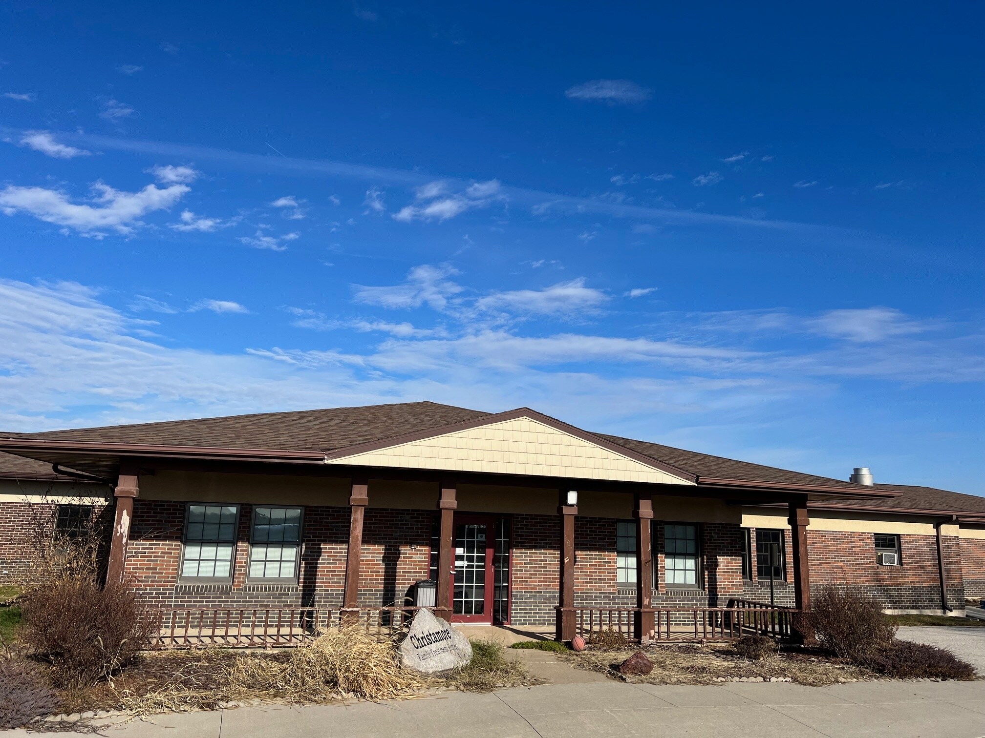 905 S Iris St, Mount Pleasant, IA for sale Primary Photo- Image 1 of 1