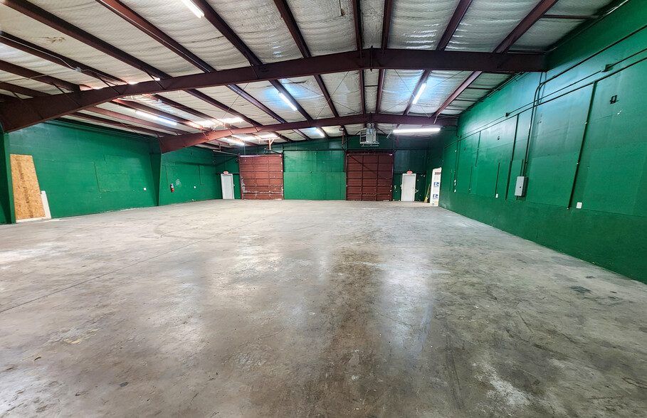 1305-1309 Parkerville Rd, DeSoto, TX for lease - Building Photo - Image 3 of 14