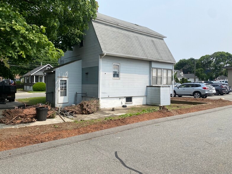 152 Central St, Stoneham, MA for lease - Building Photo - Image 2 of 3