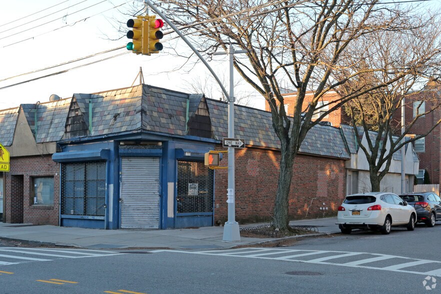 6454 Dry Harbor Rd, Middle Village, NY 11379