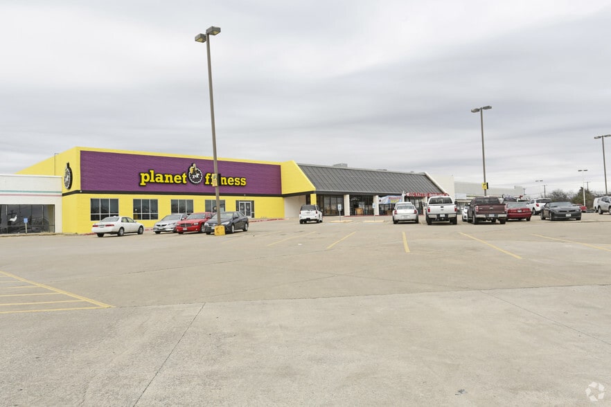 721-725 E Taylor St, Sherman, TX for sale - Building Photo - Image 3 of 17