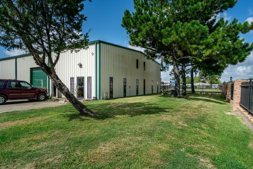 13215 Weiman Rd, Houston, TX for lease - Image 1 of 9