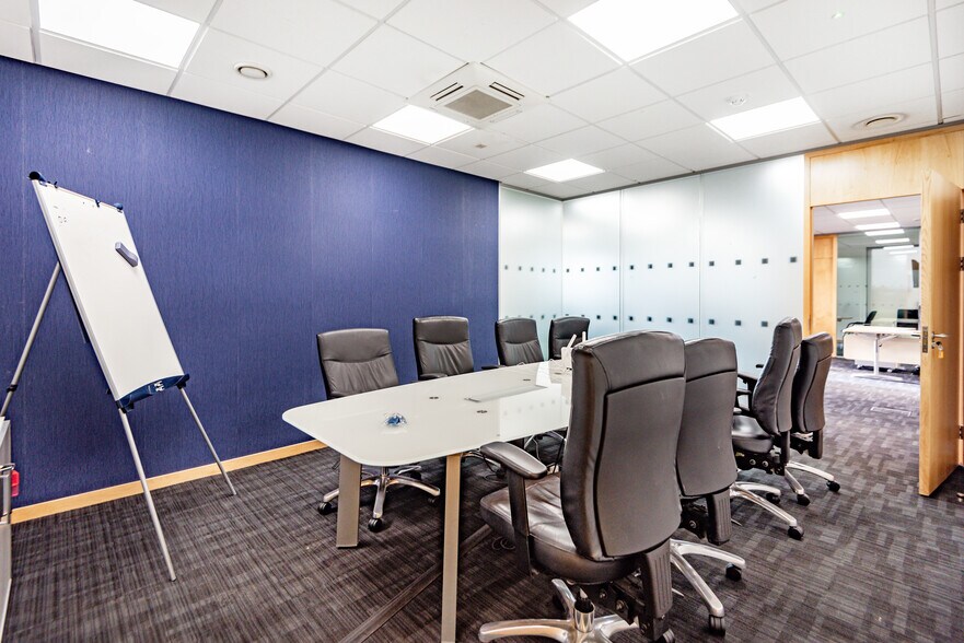 Queen Anne Dr, Newbridge for lease - Building Photo - Image 3 of 18