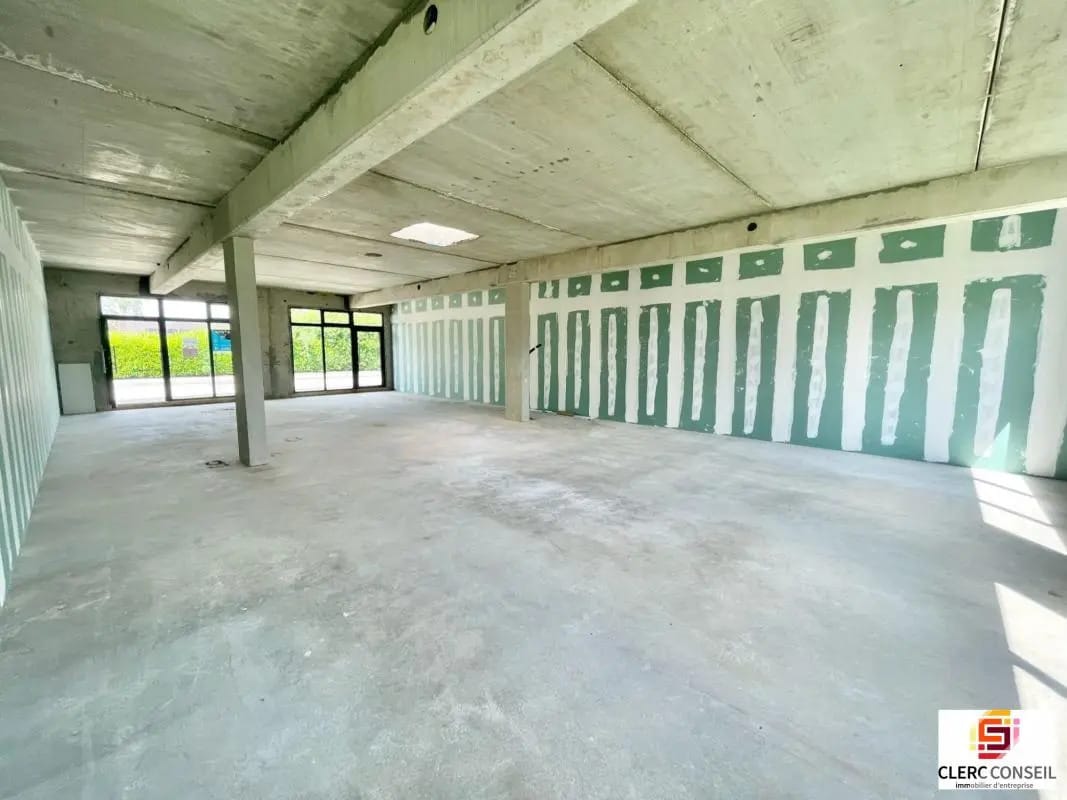 Retail in Bihorel for lease Interior Photo- Image 1 of 2