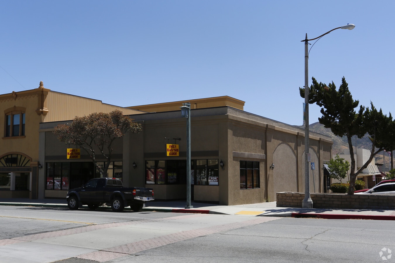 74 W Ramsey St, Banning, CA 92220 Retail for Sale