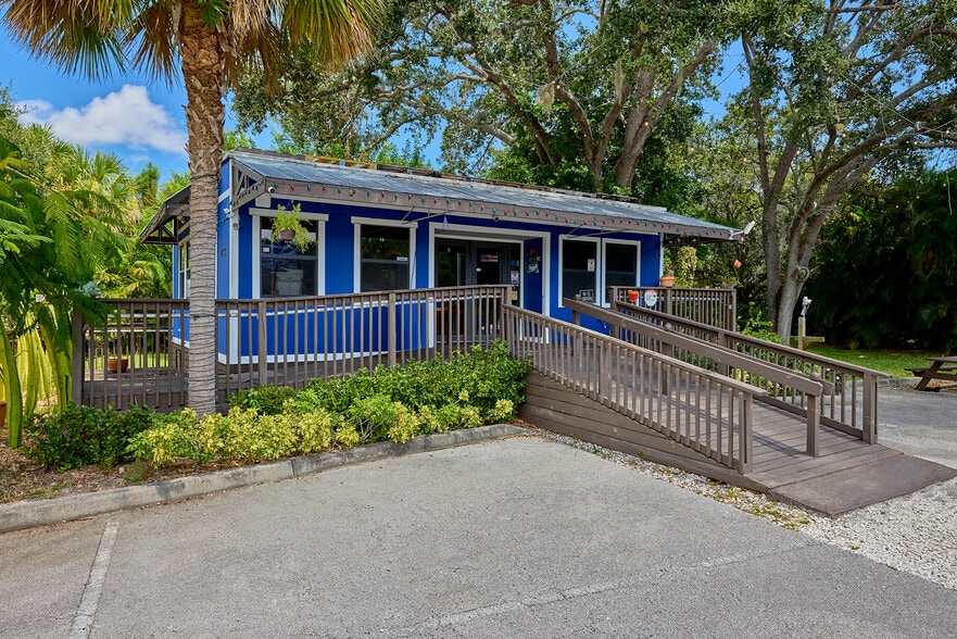 2155 NW Federal Hwy, Stuart, FL for sale - Building Photo - Image 2 of 11